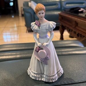 Home Interiors Homco 14061-99 Elizabeth Figurine 8.5"